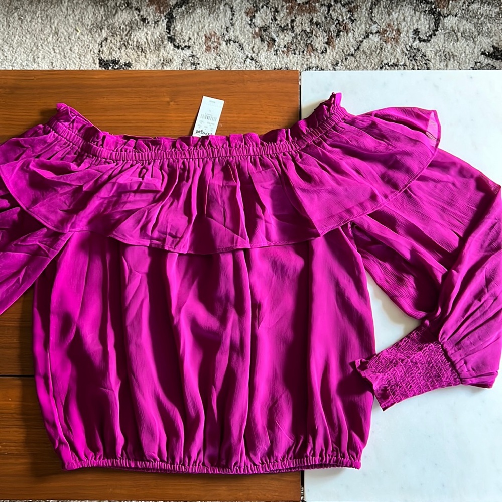 NWT Express off-the-shoulder lightweight top sz L